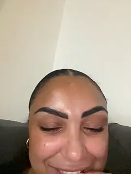 Snapshot of CaramelCarmenxox chatting on 10/31/25, 11:28 CaramelCarmenxox online show from 10/31/25, 11:28