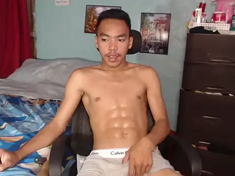 slimraz02 online show from 03/12/26, 12:28