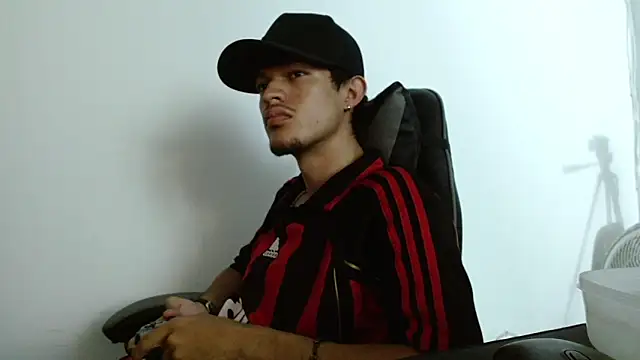 Snapshot of BrayanOconer08 chatting on 11/14/25, 12:09 BrayanOconer08 online show from 11/14/25, 12:09