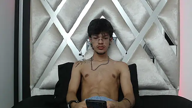 Snapshot of BrayanOconer08 chatting on 11/17/25, 05:46 BrayanOconer08 online show from 11/17/25, 05:46