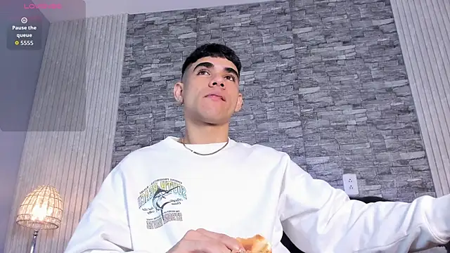 zack joness18 online show from 11/19/25, 03:28