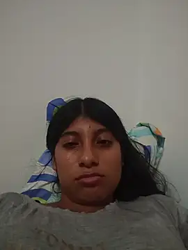 YeseniaRodriguez3 online show from 04/09/26, 01:16