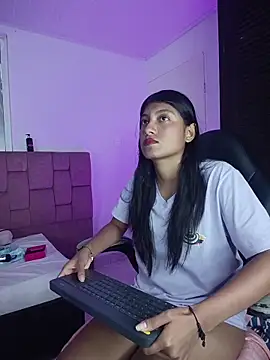 YeseniaRodriguez3 online show from 04/19/26, 05:34