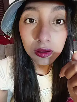 YeseniaRodriguez3 online show from 05/23/26, 12:42