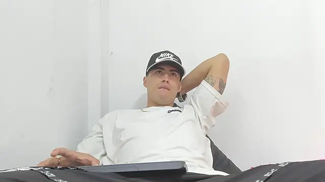 Snapshot of harold_777 chatting on 10/30/25, 11:05 harold 777 online show from 10/30/25, 11:05