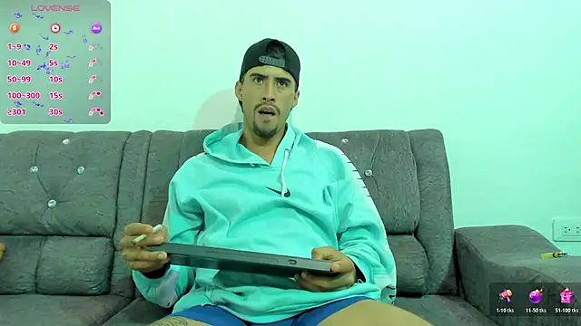 Snapshot of harold_777 chatting on 11/13/25, 06:18 harold 777 online show from 11/13/25, 06:18