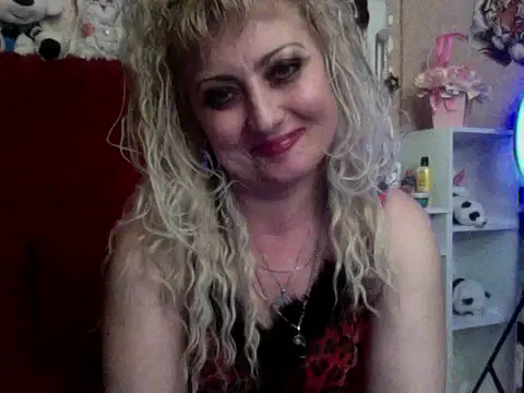 xHot Amazonq online show from 10/31/25, 01:06