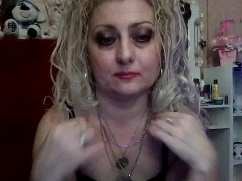 xHot Amazonq online show from 11/06/25, 04:41