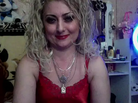 xHot Amazonq online show from 11/17/25, 06:24