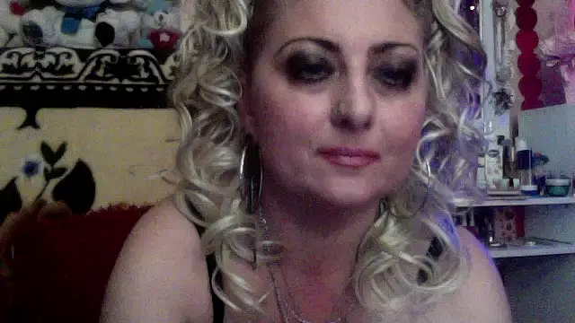 xHot Amazonq online show from 12/05/25, 05:53