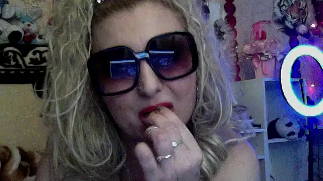 xHot Amazonq online show from 01/11/26, 06:57