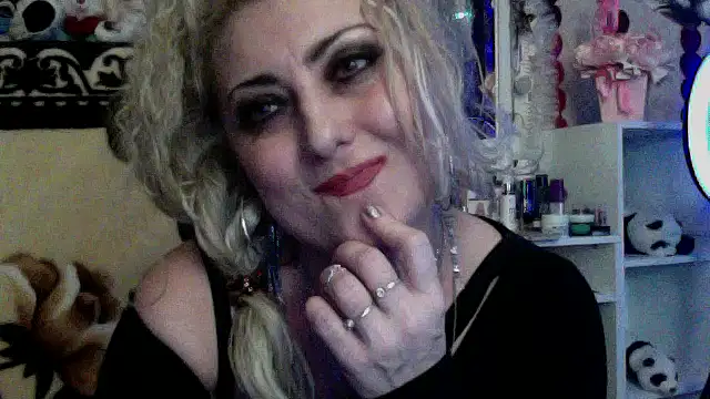 xHot Amazonq online show from 01/15/26, 07:28