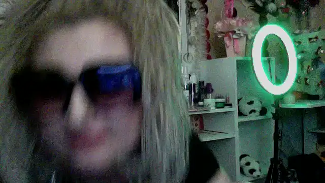 xHot Amazonq online show from 01/16/26, 10:03