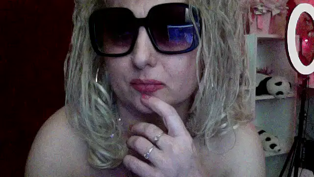 xHot Amazonq online show from 02/14/26, 12:51