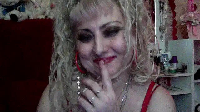 xHot Amazonq online show from 02/15/26, 07:43