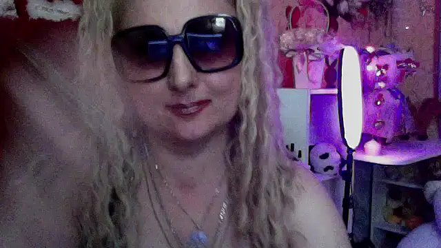 xHot Amazonq online show from 05/01/26, 12:59