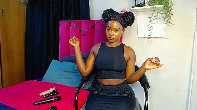 Lisa-001 online show from 12/18/25, 02:01