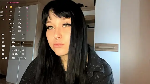 Snapshot of LaurenOveson chatting on 11/07/25, 10:26 LaurenOveson online show from 11/07/25, 10:26