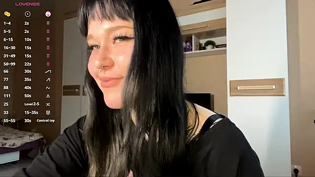 Snapshot of LaurenOveson chatting on 11/26/25, 11:11 LaurenOveson online show from 11/26/25, 11:11