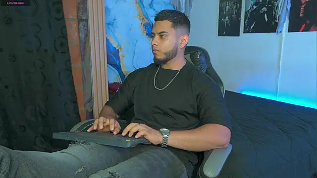 Tiler wolker online show from 11/27/25, 01:29