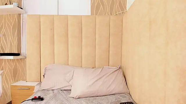 Snapshot of NhoanBrunette chatting on 11/28/25, 12:30 NhoanBrunette online show from 11/28/25, 12:30