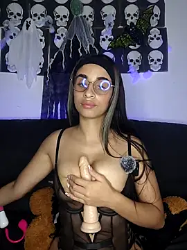 RosyDarck online show from 10/28/25, 03:21