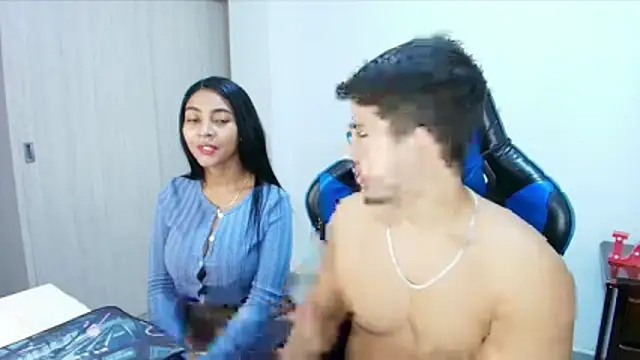 Snapshot of sophia_and_alex chatting on 11/13/25, 04:06 sophia and alex online show from 11/13/25, 04:06