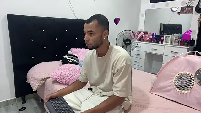 Hot2gether69 online show from 02/17/26, 01:24