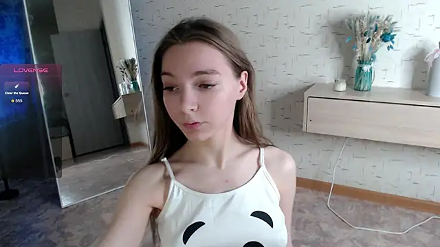 Snapshot of miragge_ chatting on 10/28/25, 12:03 miragge online show from 10/28/25, 12:03