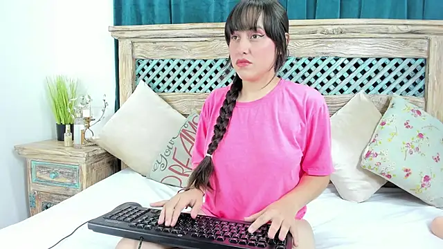 Cassandra Armani online show from 03/22/26, 04:27