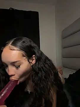 nikkiloveee online show from 01/17/26, 12:37