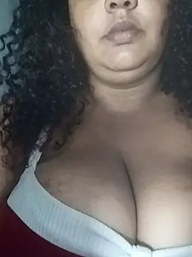 Snapshot of safirahot69 chatting on 11/06/25, 07:20 safirahot69 online show from 11/06/25, 07:20