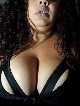 Snapshot of safirahot69 chatting on 11/24/25, 03:28 safirahot69 online show from 11/24/25, 03:28