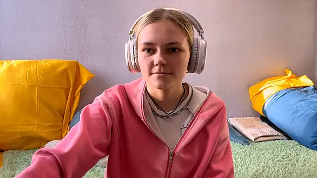 ChristineWest online show from 11/01/25, 08:27