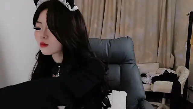 Snapshot of onnijiang123 chatting on 11/05/25, 11:10 onnijiang123 online show from 11/05/25, 11:10