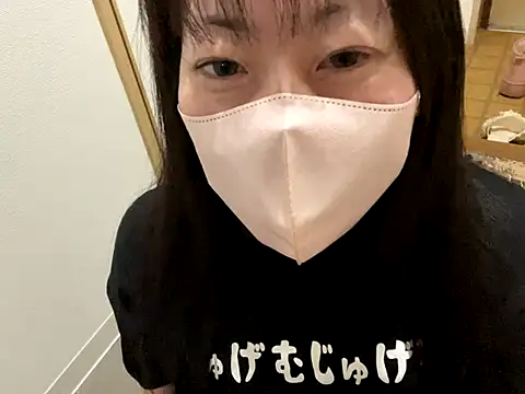 Snapshot of hitomi_desu chatting on 11/15/25, 02:13 hitomi desu online show from 11/15/25, 02:13