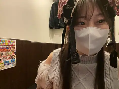 Snapshot of hitomi_desu chatting on 11/29/25, 02:09 hitomi desu online show from 11/29/25, 02:09