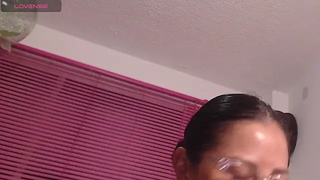 Snapshot of Emma_Hotkiss chatting on 04/11/26, 02:16 Emma Hotkiss online show from 04/11/26, 02:16