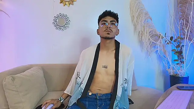 SexyAndresito22 online show from 12/02/25, 07:03