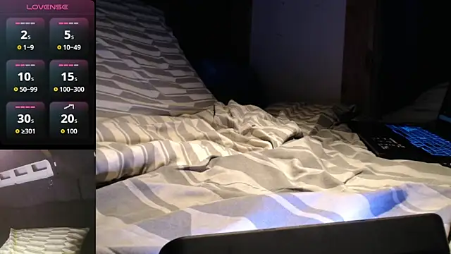 Snapshot of maxtoxic_hot chatting on 11/09/25, 12:09 maxtoxic hot online show from 11/09/25, 12:09