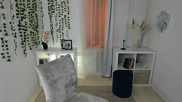 Evanessa Johns online show from 12/03/25, 10:35