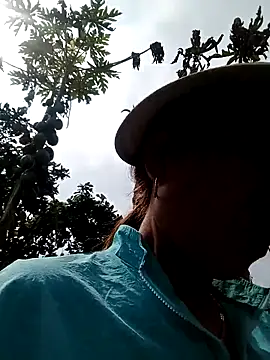 Snapshot of bella-la chatting on 02/07/26, 05:44 bella-la online show from 02/07/26, 05:44