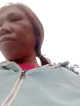 Snapshot of bella-la chatting on 02/22/26, 10:47 bella-la online show from 02/22/26, 10:47