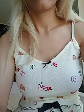 Snapshot of Sweet_xxBuse chatting on 07/16/26, 09:26 Sweet xxBuse online show from 07/16/26, 09:26