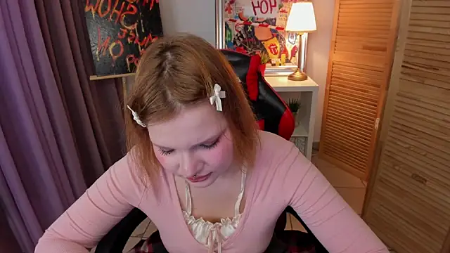 Snapshot of babyyullii chatting on 11/03/25, 08:37 babyyullii online show from 11/03/25, 08:37