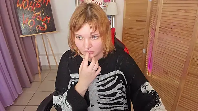 Snapshot of babyyullii chatting on 11/10/25, 08:35 babyyullii online show from 11/10/25, 08:35