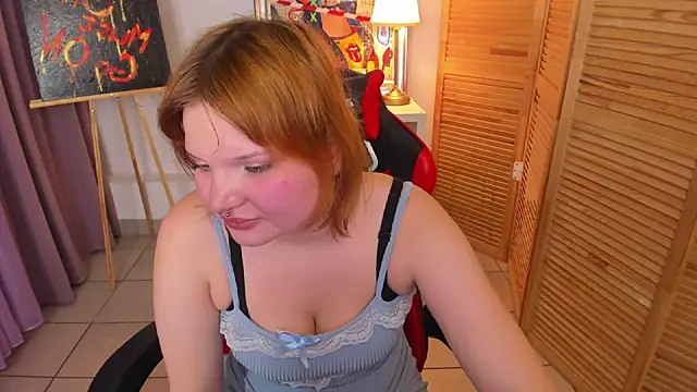 Snapshot of babyyullii chatting on 11/12/25, 08:37 babyyullii online show from 11/12/25, 08:37