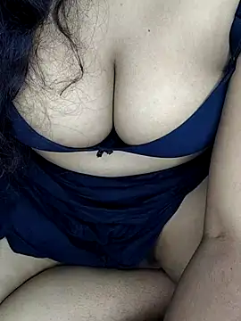 shreyareddy99 online show from 12/22/25, 05:21