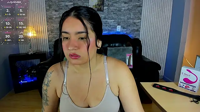 Amber Smitt19 online show from 12/17/25, 12:44