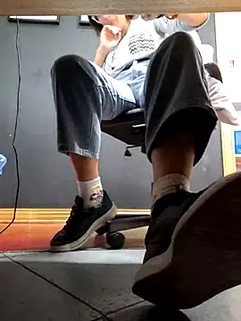 Snapshot of Piediniecollant chatting on 11/03/25, 01:12 Piediniecollant online show from 11/03/25, 01:12